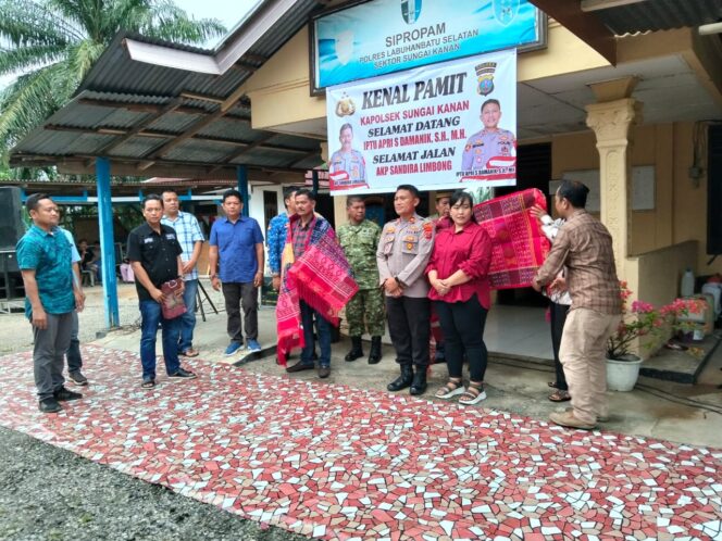 
					Danramil 12/LP hadir langsung dalam kenal pamit Kapolsek Sungai Kanan. Komitmen menjaga keamanan wilayah terus ditegaskan demi masyarakat yang aman dan nyaman