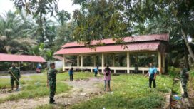 Aksi ASRI di Padang Maninjau jadi bukti nyata kepedulian TNI terhadap lingkungan. Bersama warga, Koramil 05/BD wujudkan desa bersih, sehat, dan nyaman