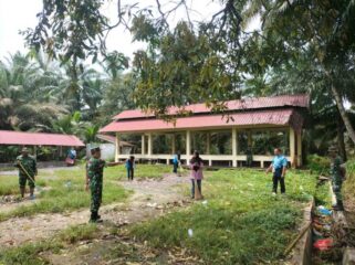 Aksi ASRI di Padang Maninjau jadi bukti nyata kepedulian TNI terhadap lingkungan. Bersama warga, Koramil 05/BD wujudkan desa bersih, sehat, dan nyaman
