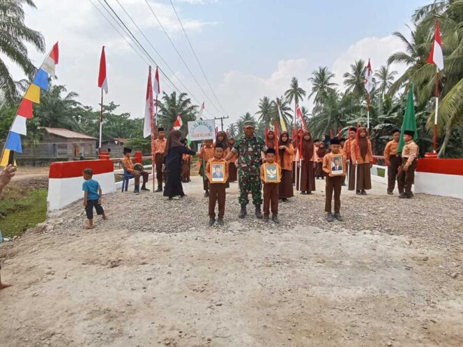 
					Jembatan Armco di Kualuh Hilir rampung dibangun oleh TNI bersama warga