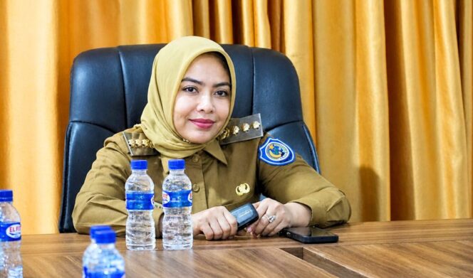 
					Bupati Labuhanbatu dr. Hj. Maya Hasmita, Sp.OG., M.K.M., saat rapat koordinasi virtual membahas tata kelola dan sinkronisasi Dana Bagi Hasil