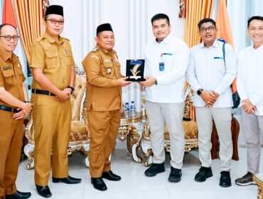 Wakil Bupati Labuhanbatu H. Jamri menerima audiensi Perum Bulog Cabang Labuhanbatu terkait program ketahanan pangan 2026