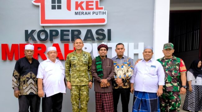 Dandim 0209/Labuhanbatu Letkol Kav Hanung Kaptiaji menghadiri peresmian 1.061 Koperasi Merah Putih di Desa Tebing Linggahara Baru, Bilah Barat