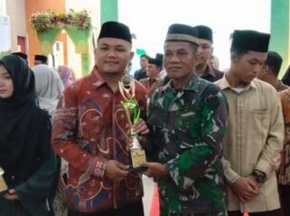 Kapten Inf Arifin Sinaga mewakili Danramil Mayor Inf Parlindungan Sinaga, S.H menghadiri penutupan MTQ ke-XVII dan Festival Seni Qasidah ke-XVIII Tahun 2026 yang berlangsung khidmat di Aula Ahmad Dwi Syukur Kantor Bupati Labura