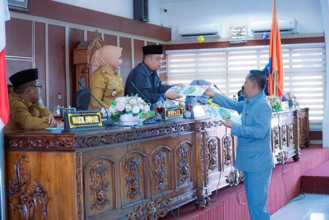 
					DPRD Labuhanbatu resmi menyerahkan rekomendasi terhadap LKPJ Tahun Anggaran 2025 kepada Bupati Maya Hasmita