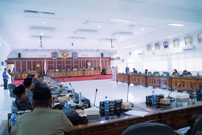 
					Jalannya rapat paripurna DPRD Labuhanbatu terkait rekomendasi LKPJ Bupati Tahun 2025