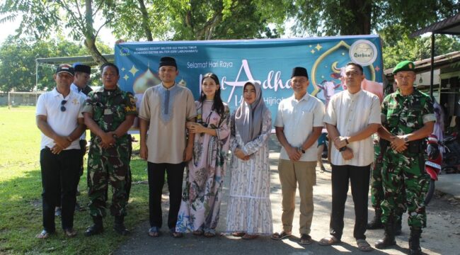 Dandim 0209/Labuhanbatu Letkol Kav Hanung Kaptiaji, S.Sos., M.I.P., didampingi Ketua Persit KCK Cabang XXXVI Kodim 0209 Ny. Indah Hanung Kaptiaji dan para Danramil jajaran, Perwira Staf, anggota Persit, serta personel Kodim 0209/Labuhanbatu