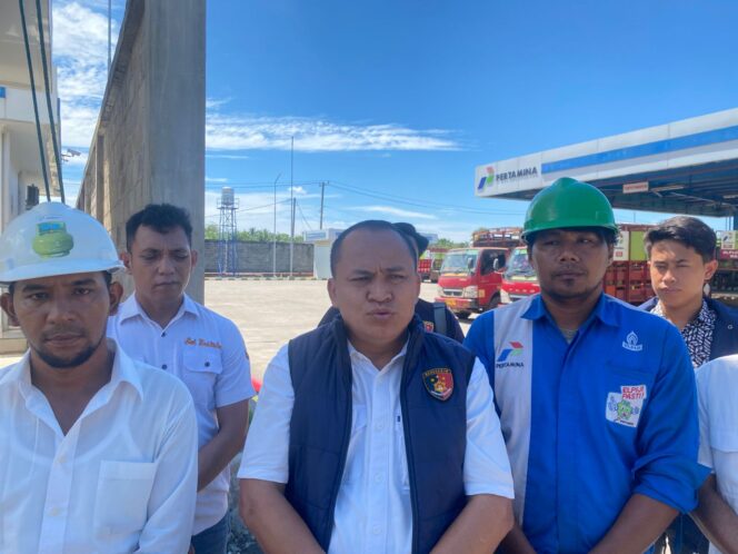 
					jajaran Sat Reskrim Polres Labuhanbatu langsung turun melakukan inspeksi mendadak (sidak) ke SPBE Pertamina PT Lobusona Perdana Tri Jaya di Jalan H. Adam Malik, Kelurahan Lobusona, Kecamatan Rantau Selatan, Kabupaten Labuhanbatu, Rabu (03/06/2026)