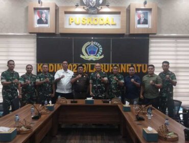 Dandim 0209/Labuhanbatu Letkol Kav Hanung Kaptiaji menerima kunjungan Kajari Labuhanbatu Selatan Alexander Zaldi sebagai langkah mempererat kolaborasi antarinstansi