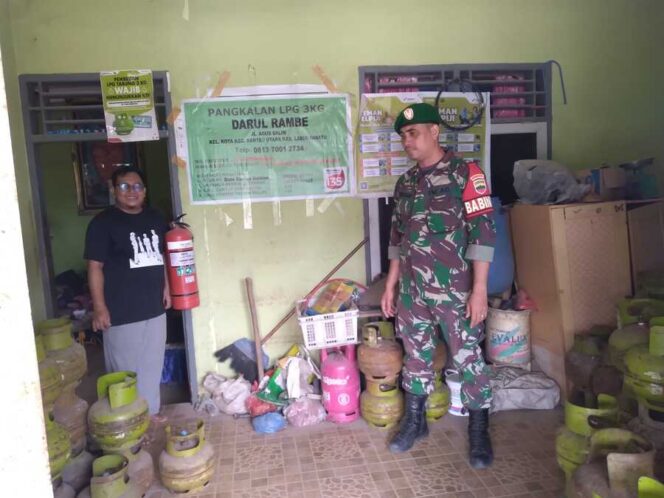 
					Koramil 08/Rantauprapat terus mengawal distribusi elpiji 3 Kg di Labuhanbatu