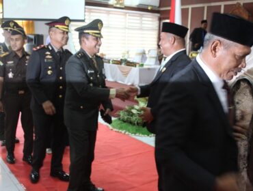Kasdim 0209/Labuhanbatu Mayor Inf Sondang Hamonangan Tanjung menghadiri Rapat Paripurna PAW DPRD Kabupaten Labuhanbatu