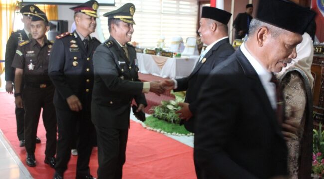 Kasdim 0209/Labuhanbatu Mayor Inf Sondang Hamonangan Tanjung menghadiri Rapat Paripurna PAW DPRD Kabupaten Labuhanbatu