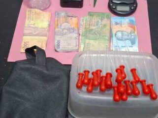 Polsek Kualuh Leidong berhasil menyita 33,95 gram sabu dalam penggerebekan di Desa Sei Sentang, Labuhanbatu Utara. Sejumlah perlengkapan peredaran narkoba turut diamankan