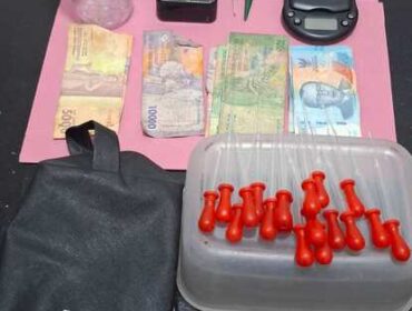 Polsek Kualuh Leidong berhasil menyita 33,95 gram sabu dalam penggerebekan di Desa Sei Sentang, Labuhanbatu Utara. Sejumlah perlengkapan peredaran narkoba turut diamankan