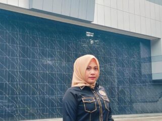 Ketua Persatuan Wartawan Indonesia (PWI) Labuhanbatu, Erni Manja Hasibuan, S.E., M.M., saat menghadiri kegiatan di Kantor Dewan Pers di Jakarta