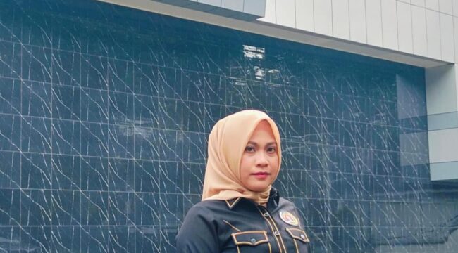 Ketua Persatuan Wartawan Indonesia (PWI) Labuhanbatu, Erni Manja Hasibuan, S.E., M.M., saat menghadiri kegiatan di Kantor Dewan Pers di Jakarta