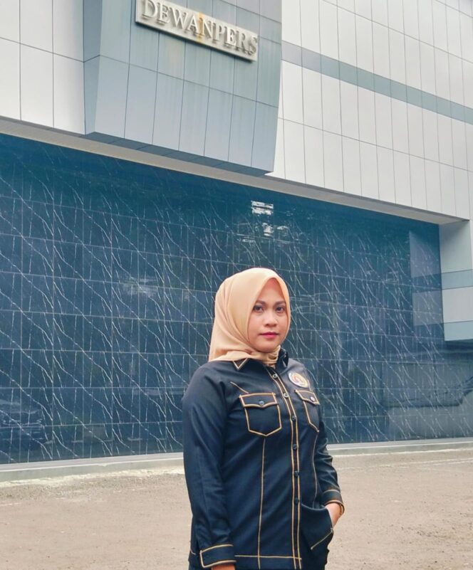 
					Ketua Persatuan Wartawan Indonesia (PWI) Labuhanbatu, Erni Manja Hasibuan, S.E., M.M., saat menghadiri kegiatan di Kantor Dewan Pers di Jakarta