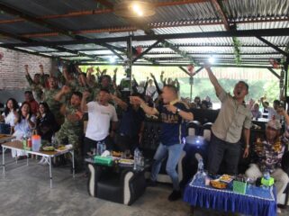 Kasdim 0209/LB Bikin Suasana Berbeda, Nobar Piala Dunia Penuh Keakraban