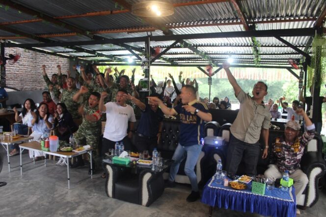 
					Kasdim 0209/LB Bikin Suasana Berbeda, Nobar Piala Dunia Penuh Keakraban