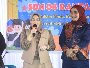 Ny. Hj. Wan Juma Sari Dewi menghadiri pentas seni dan pelepasan siswa SDN 6 Rantau Utara. Dalam kesempatan itu, beliau memberikan motivasi kepada lulusan agar menjadi generasi emas Labuhanbatu