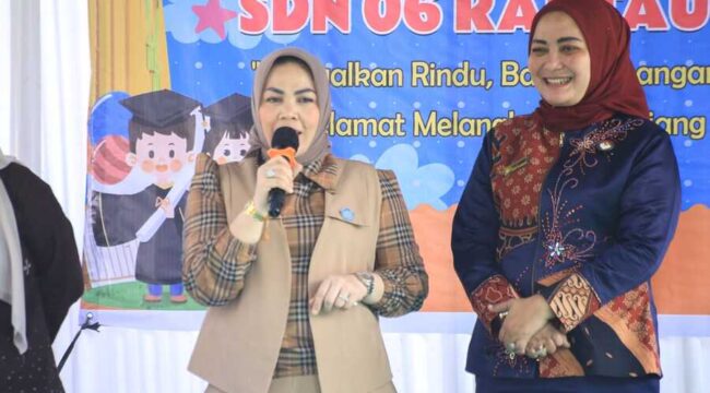 Ny. Hj. Wan Juma Sari Dewi menghadiri pentas seni dan pelepasan siswa SDN 6 Rantau Utara. Dalam kesempatan itu, beliau memberikan motivasi kepada lulusan agar menjadi generasi emas Labuhanbatu