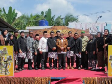 Wakil Bupati Labuhanbatu H. Jamri ST, bersama Kelompok Tani Karya Mandiri, masyarakat Desa Kampung Baru tokoh adat Jawa, dan unsur pemerintah daerah