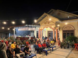 Suasana penuh keakraban terlihat saat Koramil 10/Tanjung Medan menggelar nonton bareng Piala Dunia 2026 bersama masyarakat di Cafe Mattoa, Desa Tanjung Medan