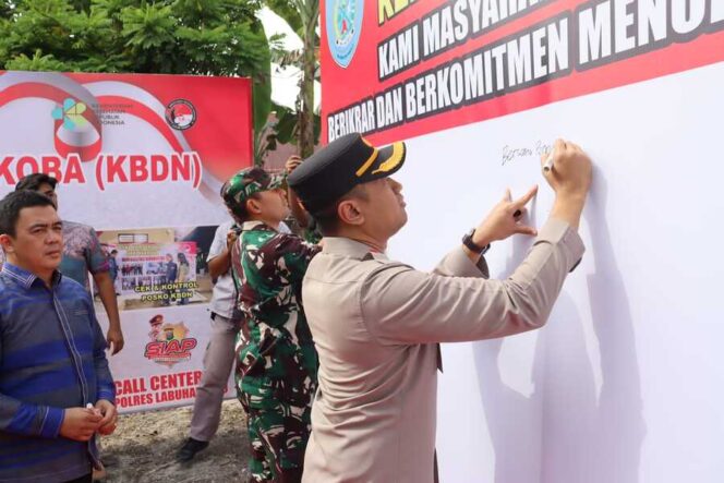 
					Kapolres Wahyu Endrajaya Satukan Warga Hadapi Ancaman Narkoba
