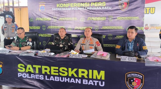 Tampak hadir pada Konferensi pers yang digelar di Mapolres Labuhanbatu, Sabtu (20/06/2026), Kapolres Labuhanbatu AKBP Wahyu Endrajaya, S.I.K., M.Si., Dandim 0209/Labuhanbatu Letkol Kav Hanung Kaptiaji, S.Sos., M.I.P.,  didampingi Kasat Reskrim AKP M. Jihad Fajar Balman, S.Tr.K., S.I.K., dan Dansubdenpom 1/5 Rantauprapat Kapten CPM Rudi Simorangkir 