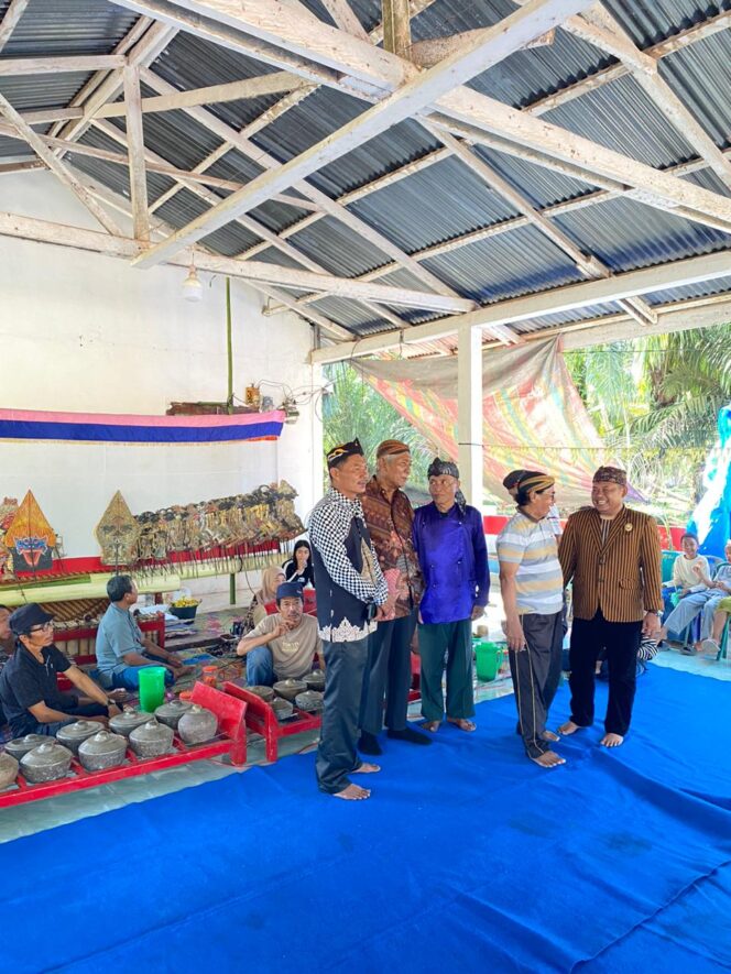 
					Wabup Labuhanbatu Hadiri Sedekah Bumi Panai Hilir, Budaya Leluhur Terus Dijaga