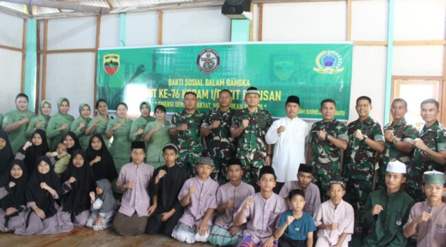 Dandim Letkol Kav Hanung Kaptiaji bersama jajaran menyalurkan bantuan kepada anak-anak yatim di Panti Asuhan Tunas Bangsa