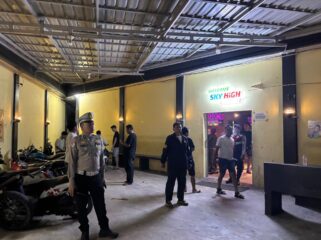 Polres Labuhanbatu bersama TNI dan Satpol PP meningkatkan pengawasan keamanan melalui Patroli Tiga Pilar pada malam akhir pekan, Sabtu (27/06/2026)
