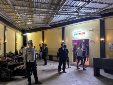 Polres Labuhanbatu bersama TNI dan Satpol PP meningkatkan pengawasan keamanan melalui Patroli Tiga Pilar pada malam akhir pekan, Sabtu (27/06/2026)