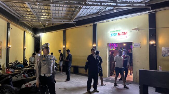 Polres Labuhanbatu bersama TNI dan Satpol PP meningkatkan pengawasan keamanan melalui Patroli Tiga Pilar pada malam akhir pekan, Sabtu (27/06/2026)