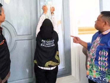 H. Jamri, ST menerima kunjungan Tim BPS Kabupaten Labuhanbatu dalam pelaksanaan Sensus Ekonomi 2026, di Rumah Dinas, Kamis (16/07/2026)