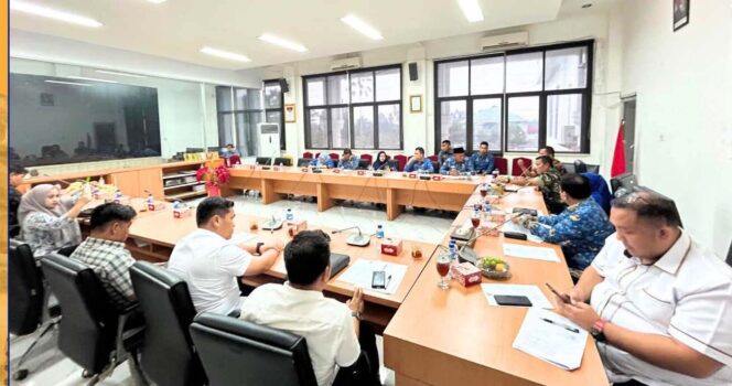 
					Rapat Forum Koordinasi Pimpinan Daerah (Forkopimda) di Ruang Rapat Bupati, Jumat (17/07/2026)