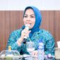 Ketua TP PKK Kabupaten Labuhanbatu, Ny. Hj. Wan Juma Sari Dewi Jamri saat memimpin dalam rapat bulanan terintegrasi yang berlangsung di Aula Kantor TP PKK Kabupaten Labuhanbatu, Jalan WR Supratman, Kamis (16/07/2026)