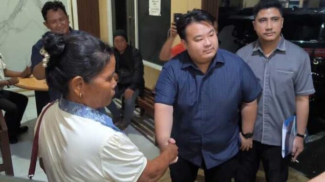 
					Kedua pihak yang berselisih, Jefri dan Martogi Br Sinaga, sepakat mengakhiri permasalahan tersebut melalui mediasi yang berlangsung pada Selasa malam (30/06/2026) di Mapolres Labuhanbatu