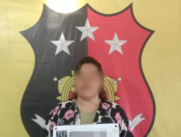 Terduga pelaku perempuan berinisial RAS (35)