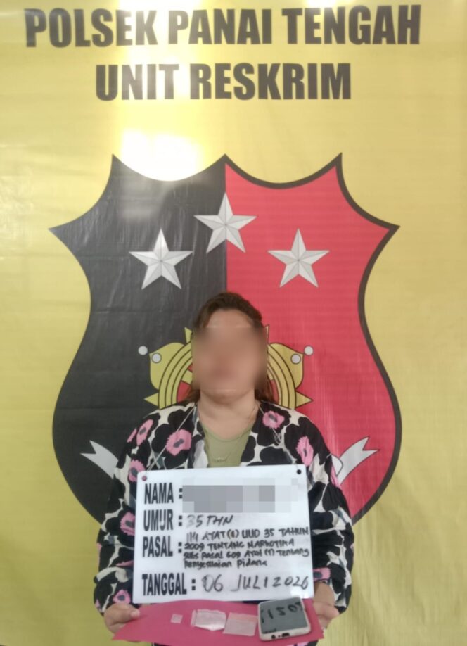 
					Terduga pelaku perempuan berinisial RAS (35)