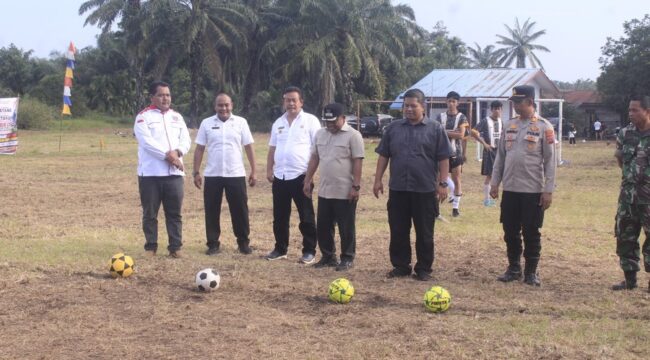 Wakil Bupati Labuhanbatu H. Jamri, ST membuka Turnamen Open Mini Soccer Jabir Cup III di Dusun Wonosari, Desa Sei Tampang, Bilah Hilir