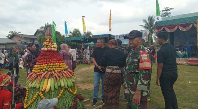Koramil 01/AK melalui Babinsa Serda Mardiansyah menghadiri Kirab Gunungan Sedekah Bumi di Desa Sonomartani, Kecamatan Kualuh Hulu, Labuhanbatu Utara