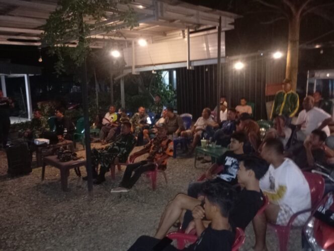
					Koramil 10/TM Kodim 0209/Labuhanbatu menggelar nonton bareng Piala Dunia 2026 bersama masyarakat Desa Kampung Perlabian