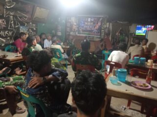 Koramil 03/SB Kodim 0209/Labuhanbatu menggelar nonton bareng Piala Dunia 2026 bersama masyarakat sebagai wujud nyata kemanunggalan TNI dengan rakyat