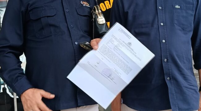 Ketua PWI Sumut, H. Farianda Putra Sinik (Kanan) dan Ketua Bidang Hukum PWI Sumut, Amrizal (Kiri) saat memberikan keteragan persnya kepada rekan-rekan wartawan di Polda Sumut (Selasa, 21/07/2026)