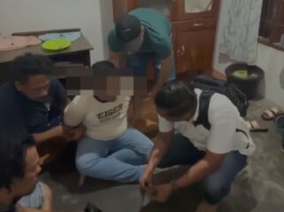 Seorang pria berinisial DAS diamankan Satresnarkoba Polres Labuhanbatu dengan barang bukti 5,88 gram sabu, cartridge vape diduga mengandung Etomidate, timbangan digital hingga uang hasil penjualan