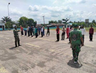 Personel Koramil 04/LB Gembleng Paskibraka Panai Hulu Jelang HUT RI Ke-81