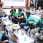 Kapolres Labuhanbatu AKBP Wahyu Endrajaya memperkuat sinergi dengan komunitas ojek online melalui audiensi di Mapolres Labuhanbatu