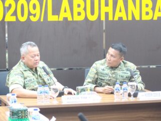 Kolonel Cpl Yudi Kamaluddin (Kiri), Kasdim 0209/Labuhanbatu Mayor Inf S.H. Tanjung (Kanan)