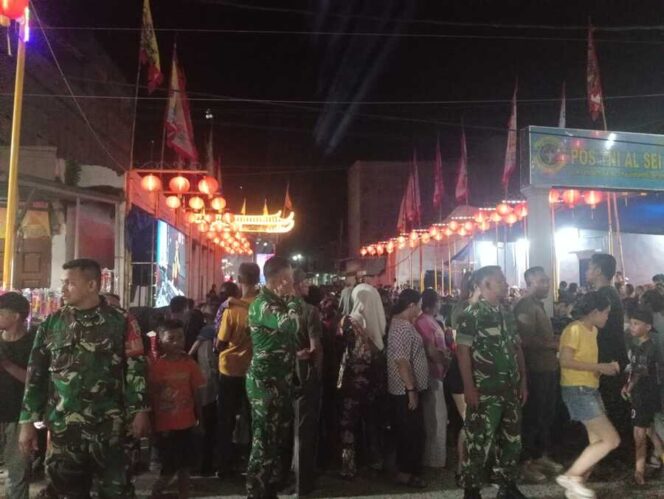 
					Kehadiran TNI memberikan rasa aman bagi ratusan umat dan masyarakat yang mengikuti rangkaian kegiatan
